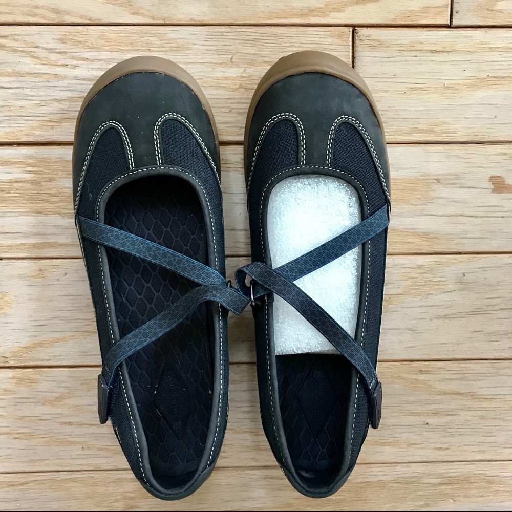 Lands’ End Women’s Navy Mary Jane Shoes Size 8